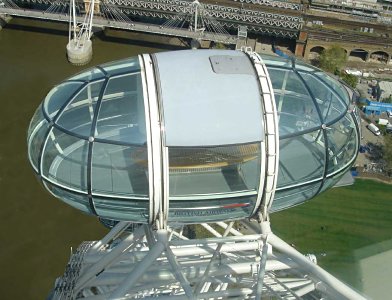 Figure 2: An overhead view of a London Eye capsule showing the glazing geometry